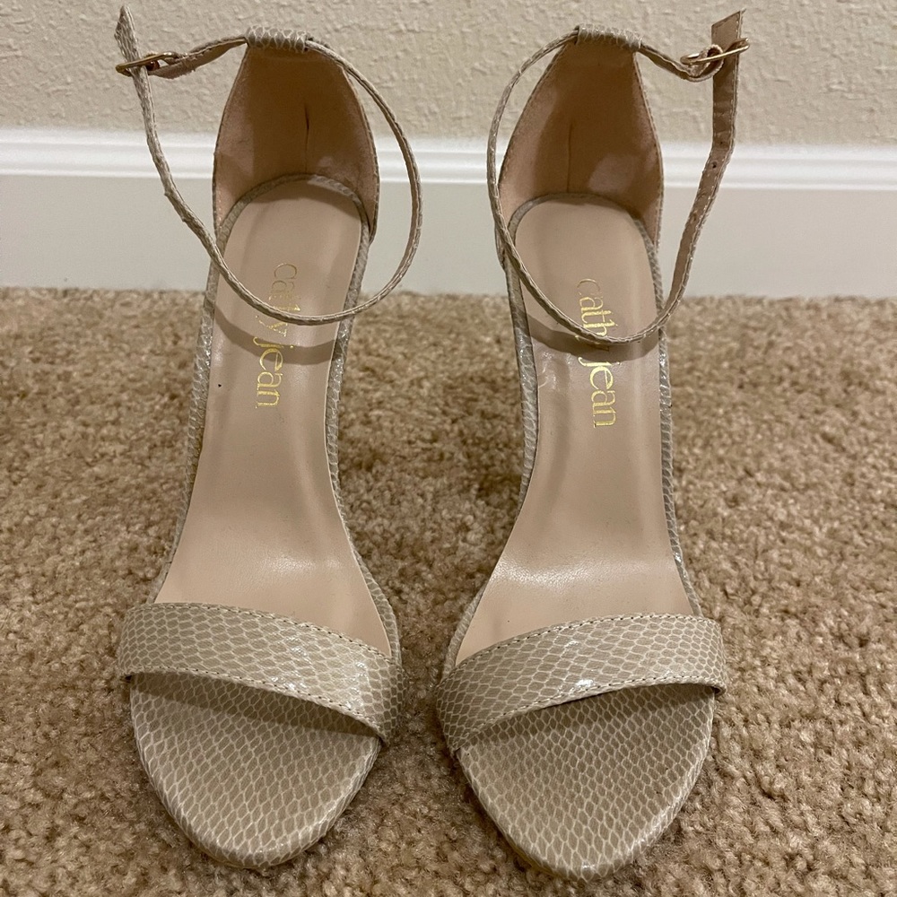 EUC nude strappy heel